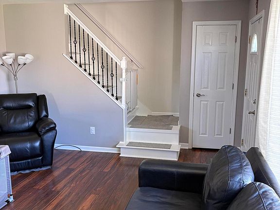 5th image of 216 Plum Creek Dr APT 3