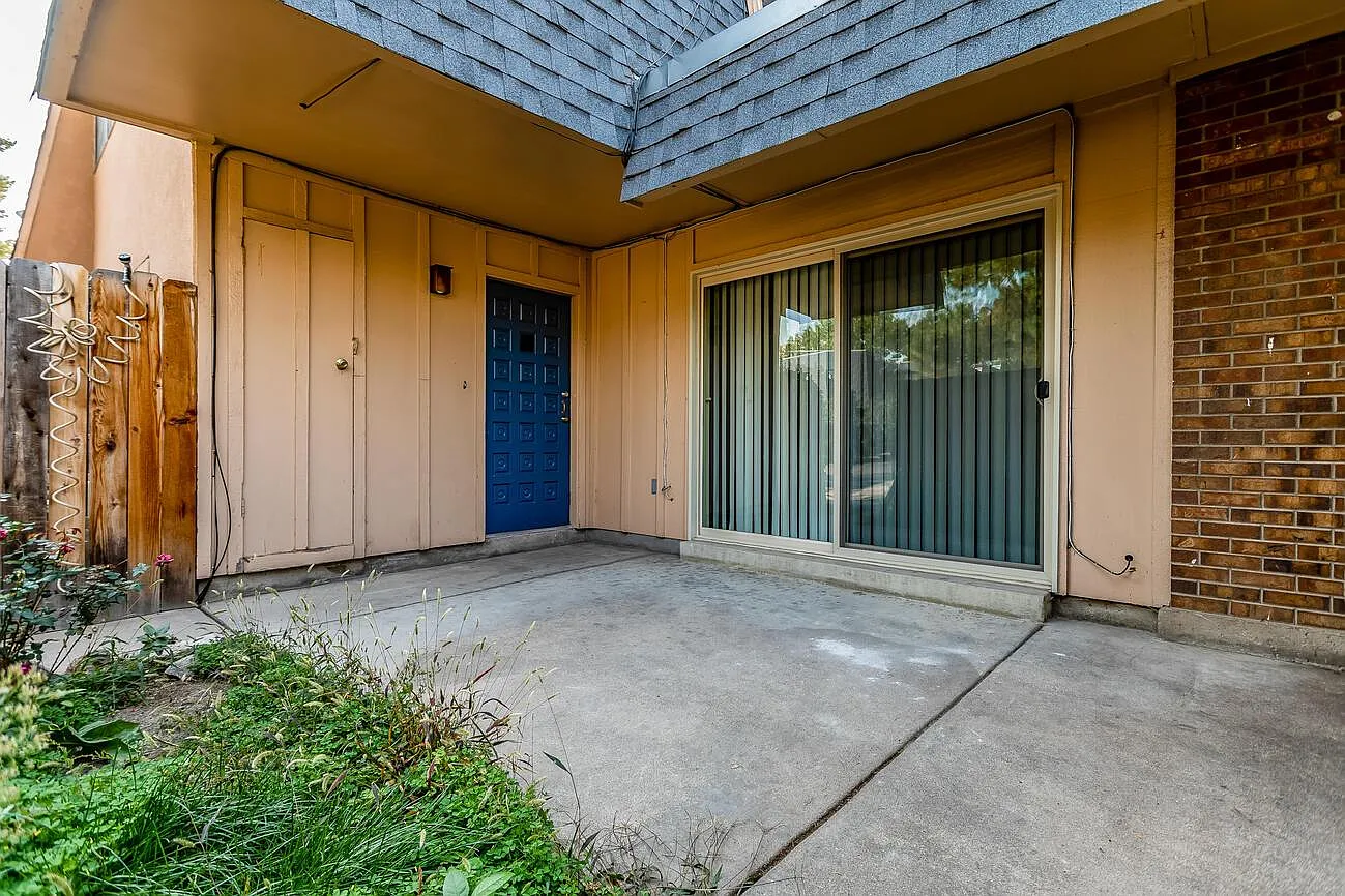 2 bed, 1142 sqft, $2,000 — Photo 2