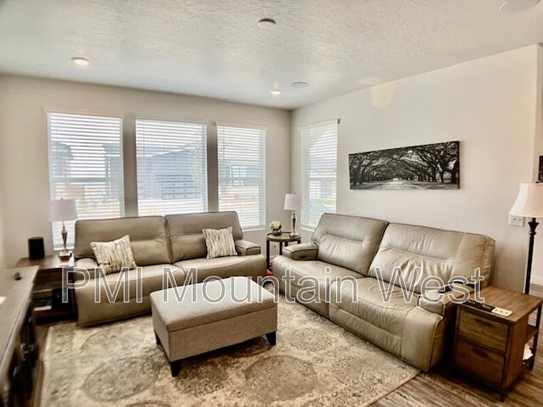 707 S Miller Ave — Photo 12