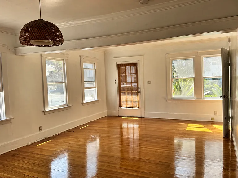 1340 Tamarind Ave — Photo 3