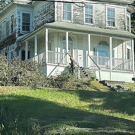 2nd image of 5113 Prospect St