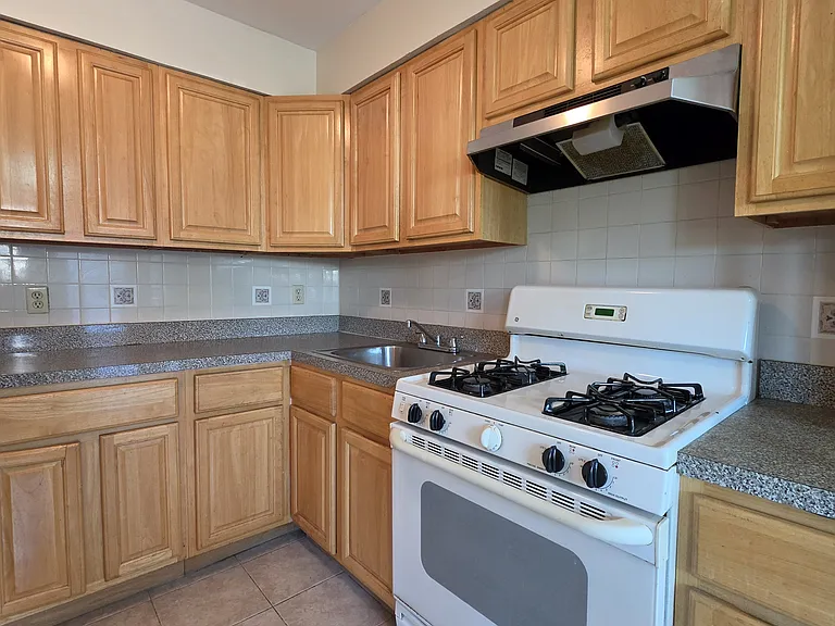 1260 E 91st St #1 — Photo 1