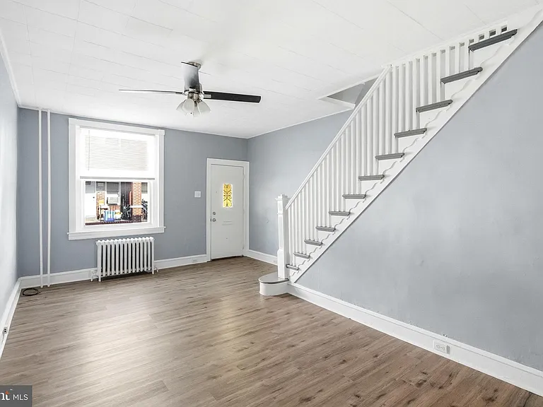 1631 S Etting St — Photo 4