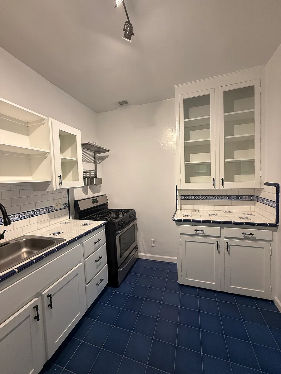 Building Photo - 1515 Silver Lake Blvd #1