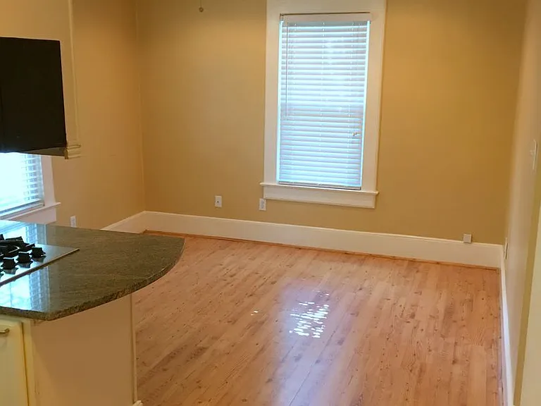 406 Maple St — Photo 4