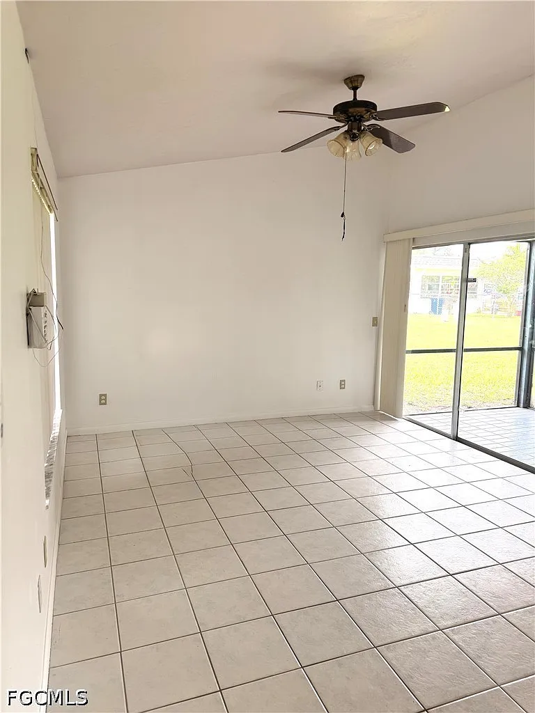 2 bed, 2.0 bath, 1004 sqft, $1,300 — Photo 2