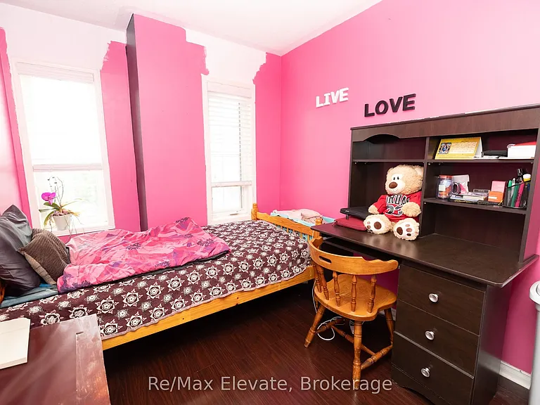 137 Conn Smythe Dr — Photo 10