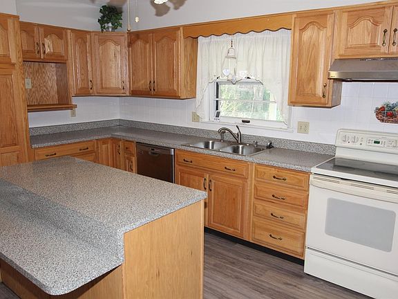 2nd image of 421 McKenna Ct