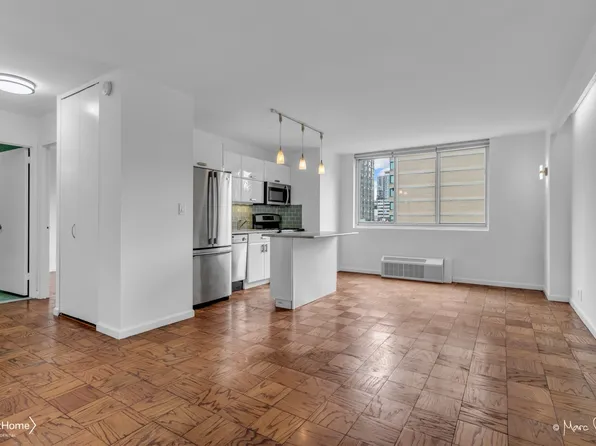345 East 93rd Street 8E image 2 of 44