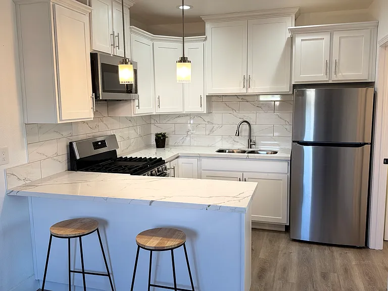 500 Meadow Ct — Photo 2