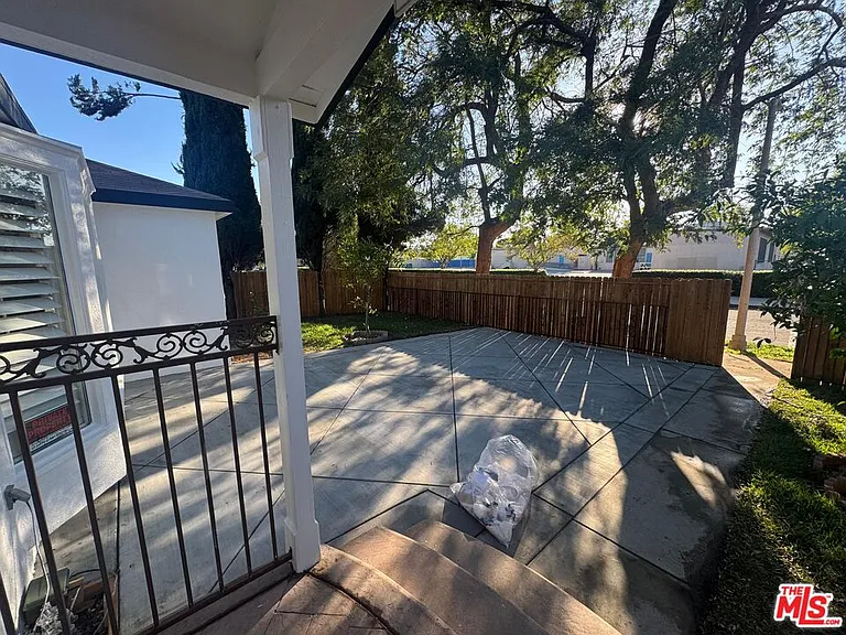 6542 Zelzah Ave — Photo 15
