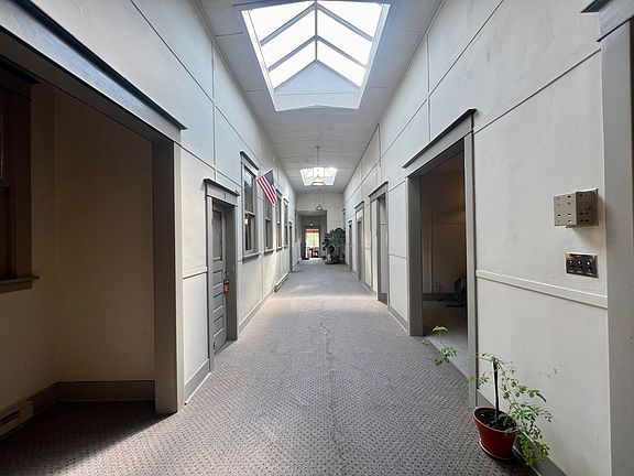 5th image of 314 1/2 N Pine St APT 5