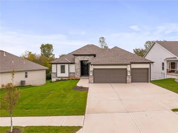 2350 W Wabash St, Olathe, KS 66061