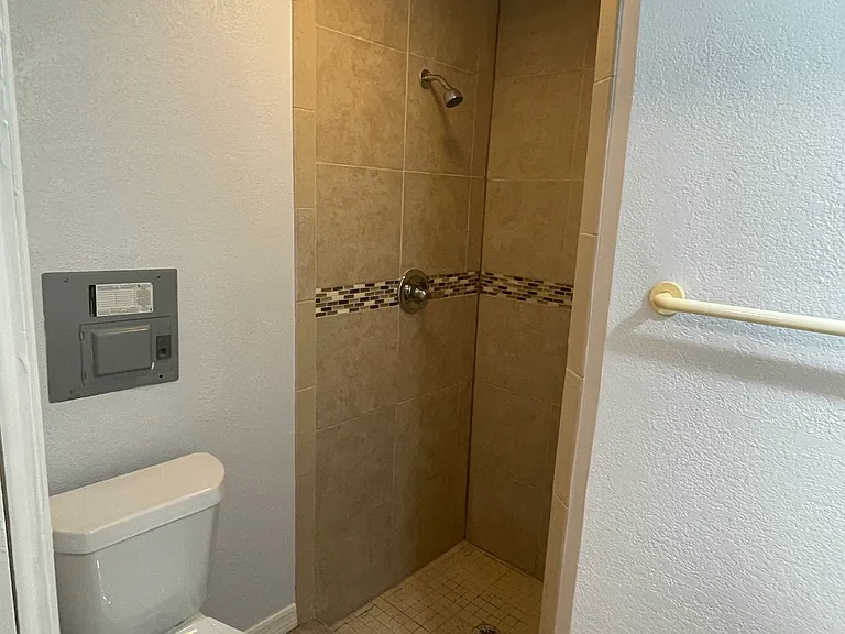 1008 E Columbus Dr #C — Photo 7