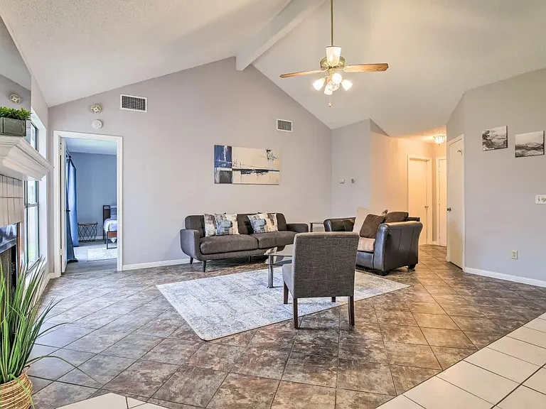 906 Elmwood Trl — Photo 4