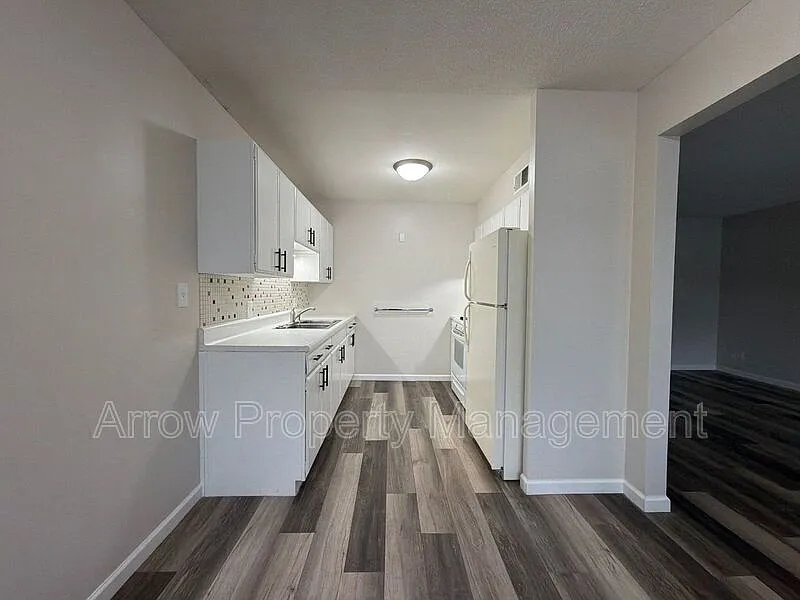 2 bed, 1.0 bath, 774 sqft, $885 — Photo 4