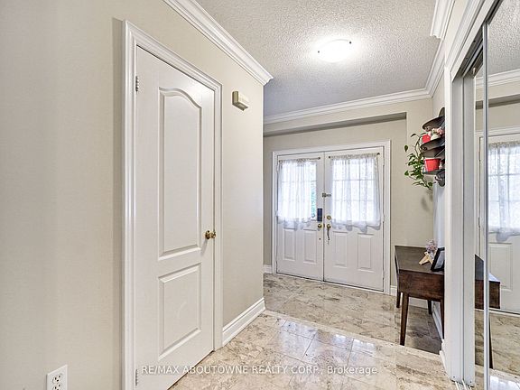 4th image of 6098 Rowers Cres