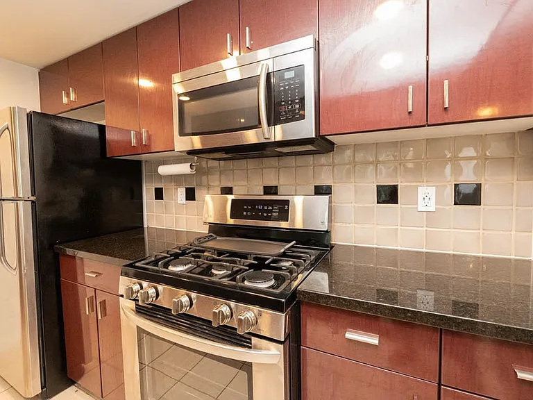 1033 Marinaside Cres #2M — Photo 8