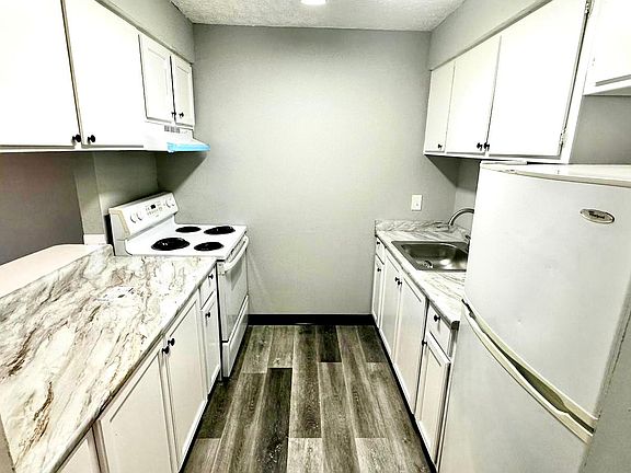 5th image of 124 Fox Hill Ln APT L
