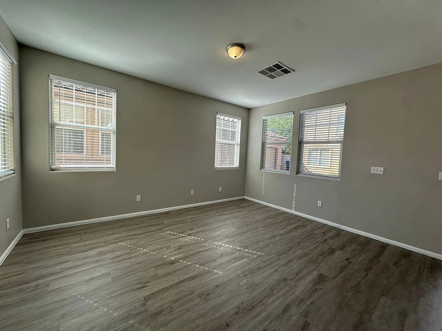 3 bedroom home for rent in Henderson — Photo 2