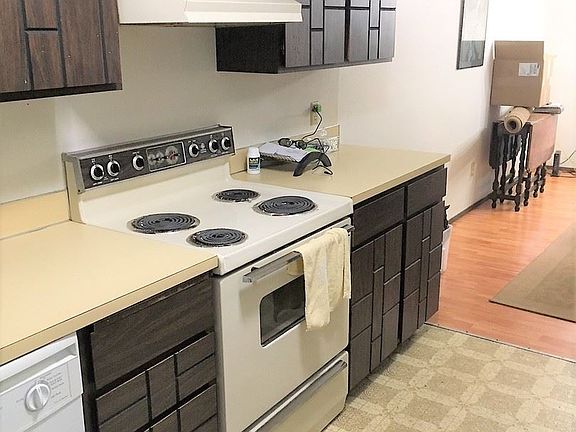 4th image of 1303 NE 195th St APT C