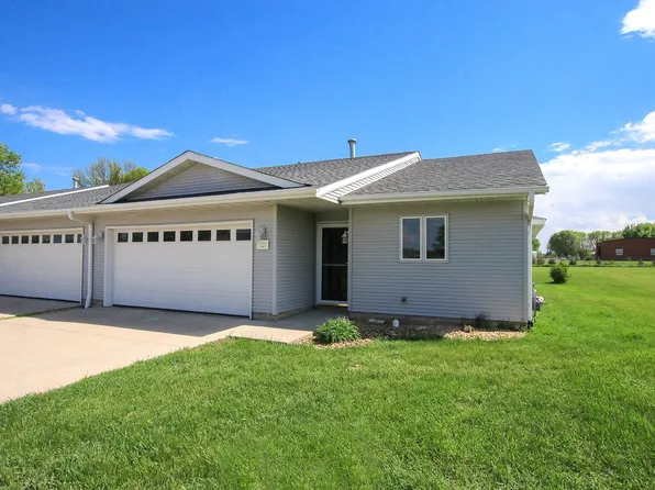 505 W 8th St, Winthrop, MN 55396