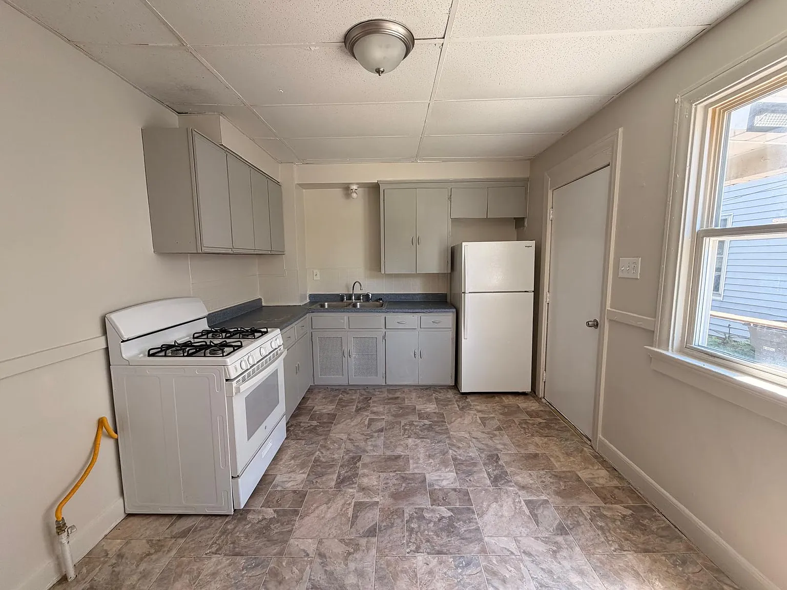 425 Baden St — Photo 2