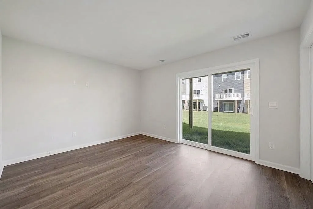4 bed, 3.5 bath, 1889 sqft, $2,300 — Photo 3