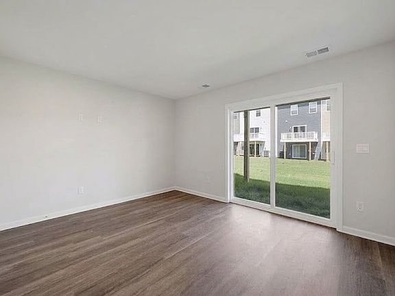 3rd image of 100 Bowers St