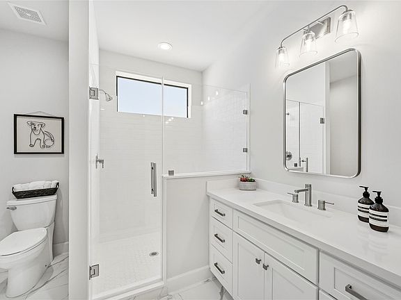5th image of 830 Wakefield Dr #A