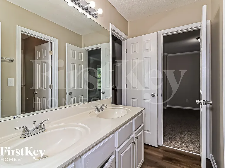 3727 Lockerbie Ln — Photo 14