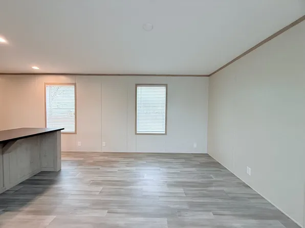 29669 Danbury Ct, Chesterfield, MI 48051