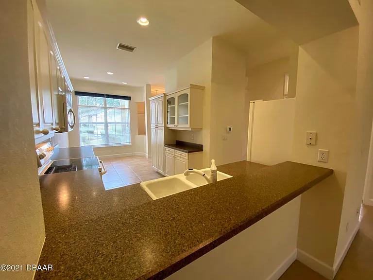 1427 Carlow Cir — Photo 4