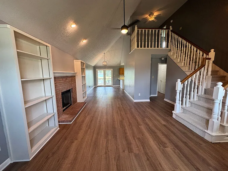 1049 Mustang Ct — Photo 3