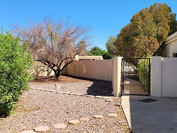 5th image of 325 W MODESTO Drive