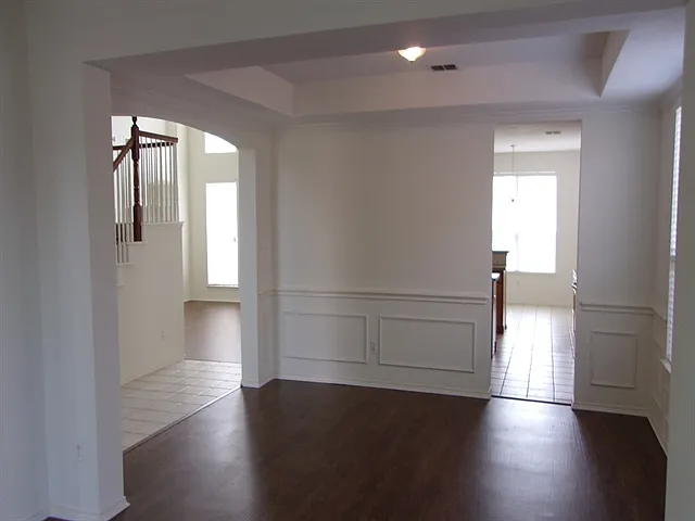 4 bed, 2.5 bath, 3207 sqft, $3,085 — Photo 4