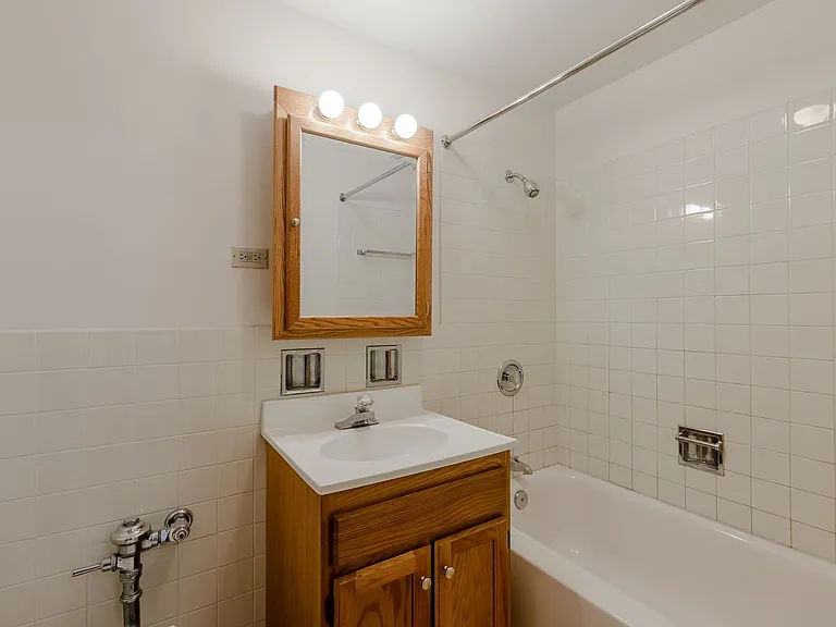 Chicago Place Apartments — Photo 13