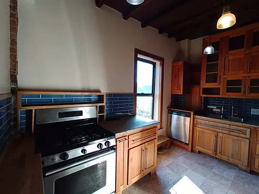 Rented by City Vista Inc | media 51