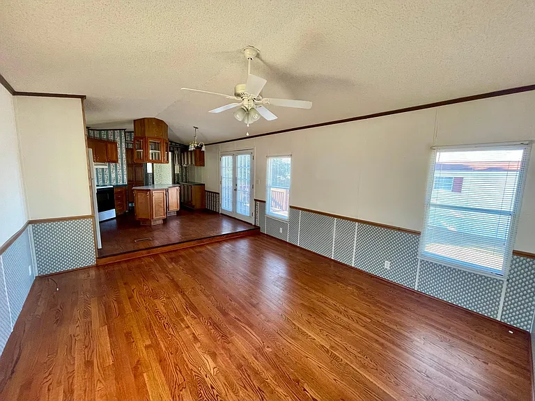 112 Crabapple Ln — Photo 2