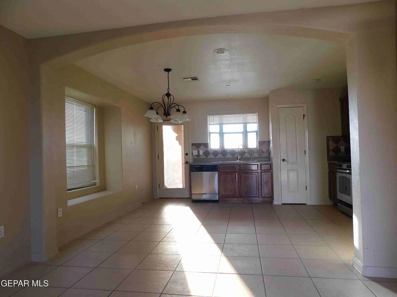 3 bed, 2.0 bath, 1020 sqft, $1,495 — Photo 4