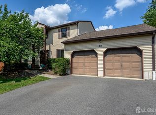 59 Eastern Dr, Kendall Park, NJ 08824