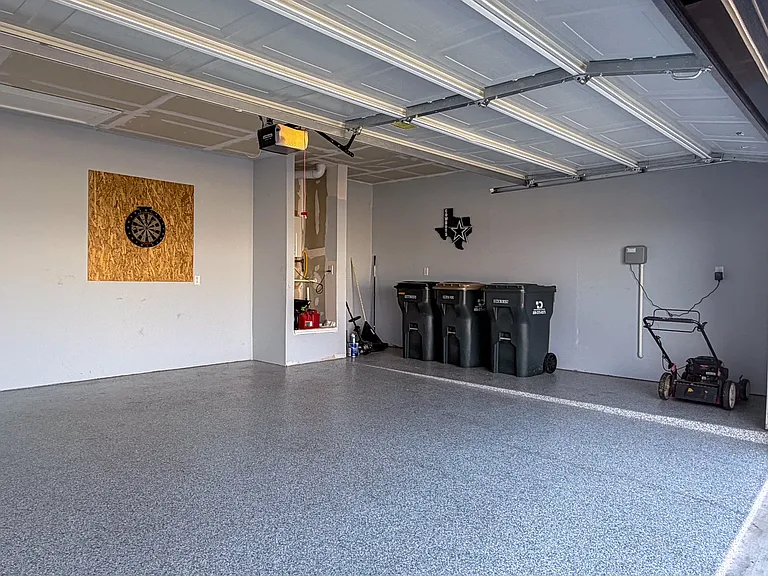 151 Lbj Ln — Photo 32