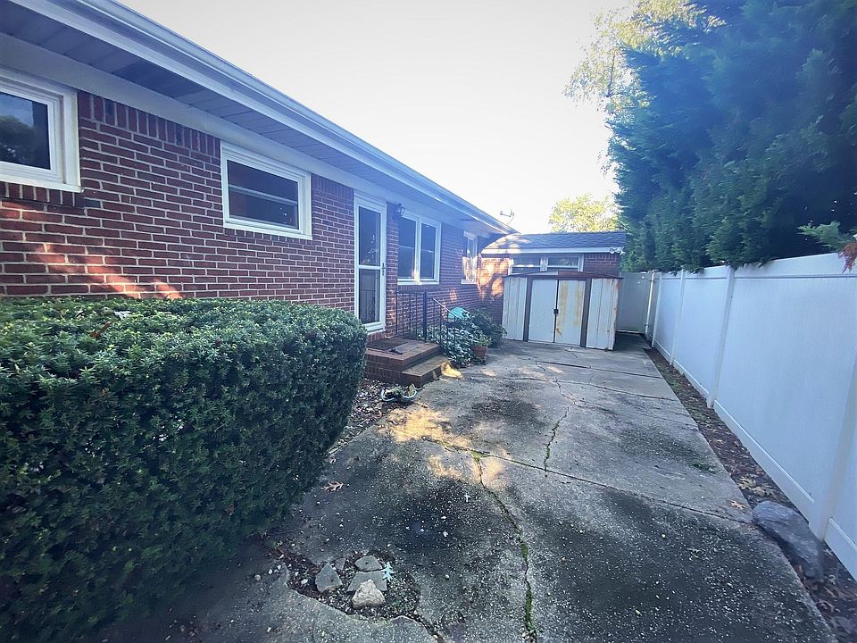 right side private entry to apartment-in-house