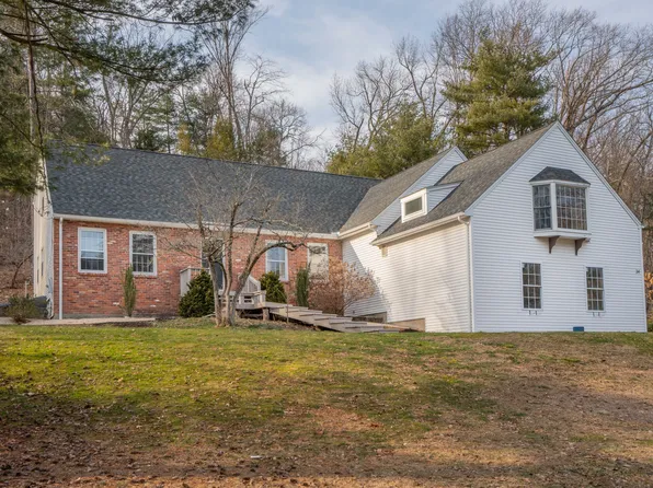 34 Beldenwood Road, Simsbury, CT 06070