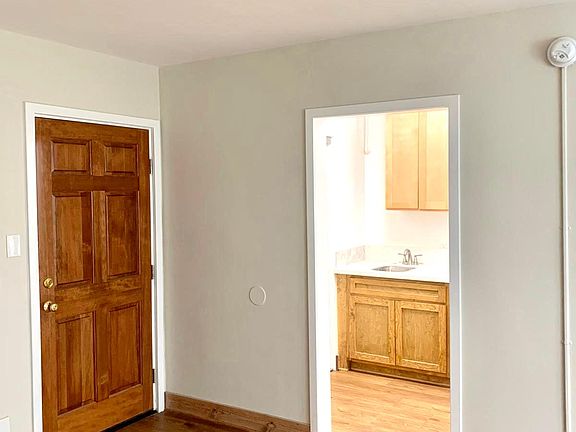 5th image of 843 S Mariposa Ave APT 10