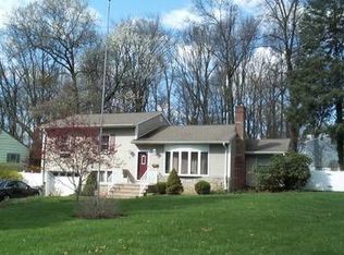 2 Archung Rd, Wayne, NJ 07470