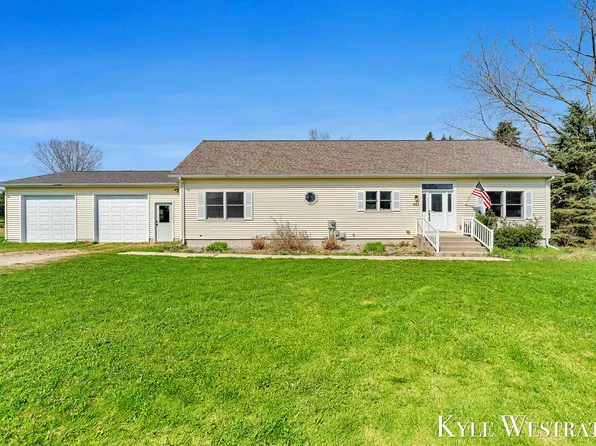 841 N Weaver Ave, Fremont, MI 49412