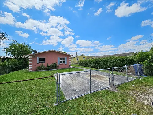 2119 NW 64th St Photo 1