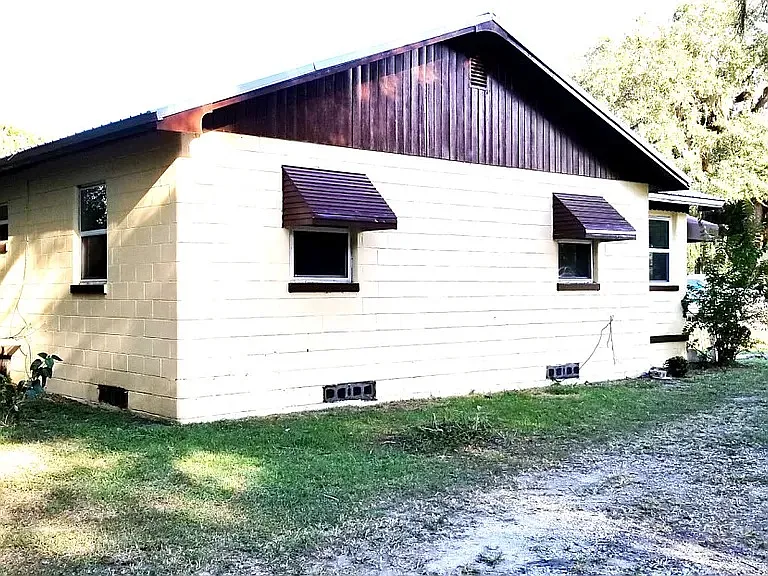 5721 SE County Highway 484 — Photo 3