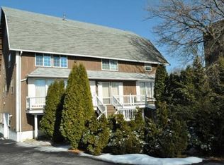 5N392 Hanson Rd, St Charles, IL 60175